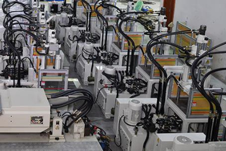立式注塑機頂針動作異常該如何處理？